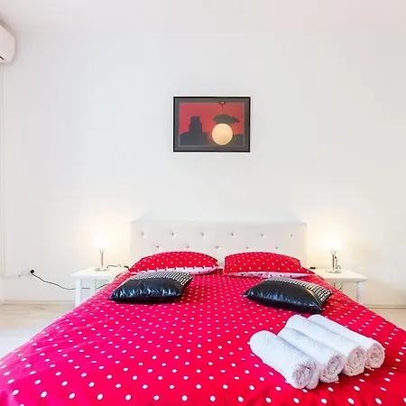 Apartment Fifi W. Parking In Old Town Zadar