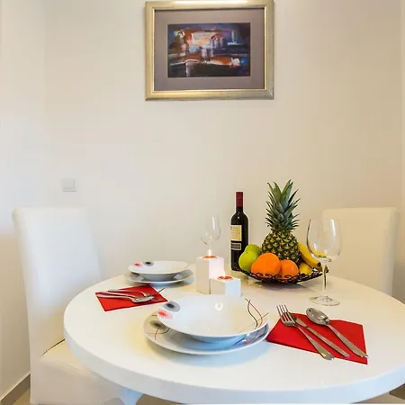 Fifi W. Parking In Old Town Lägenhet Zadar