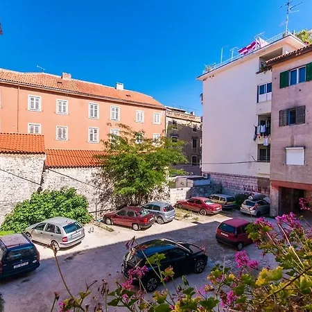 Lägenhet Fifi W. Parking In Old Town Zadar