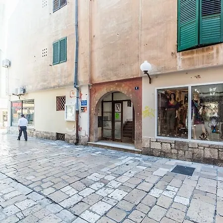 Fifi W. Parking In Old Town Apartment Zadar