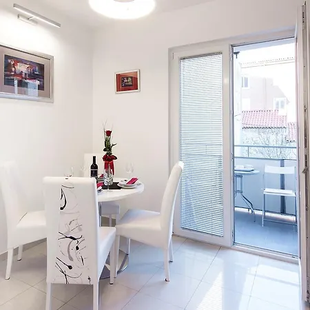 Lägenhet Fifi W. Parking In Old Town *