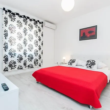 Fifi W. Parking In Old Town * Zadar